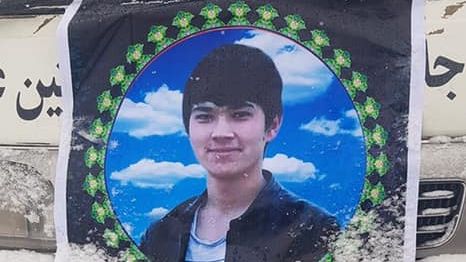 Ali Sina Zafari, en ung student i Kabul, dödades då han gjorde motstånd mot rånarna. 