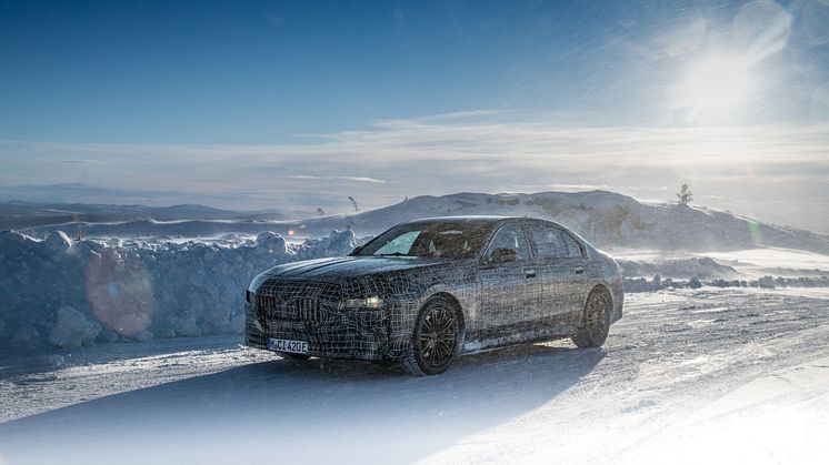 Uthållighetstest på snö och is: BMW i7 sätts på prov i svenska Arjeplog