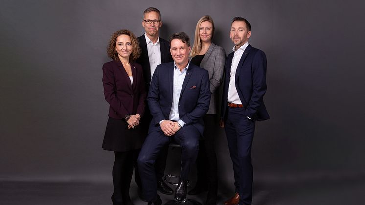 HSB Bostads ledningsgrupp: Wafa Knutson, Mats Persson, Jonas Erkenborn, Linda Younes & Peter Lundmark. Fotograf: Daniel Gual 