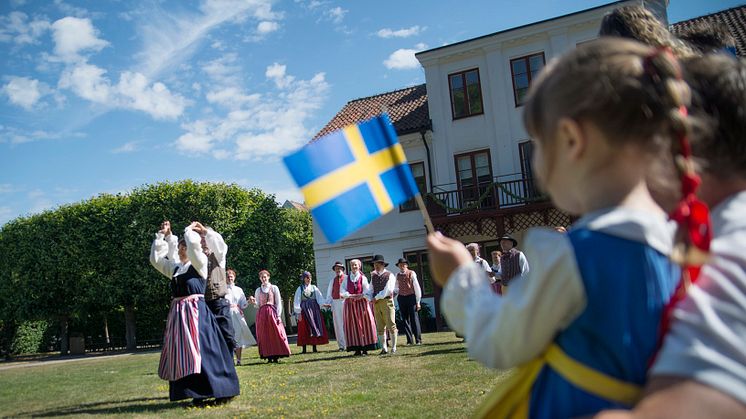 Nationaldagsfirande och 100-årsjubileum på Fredriksdal museer och trädgårdar