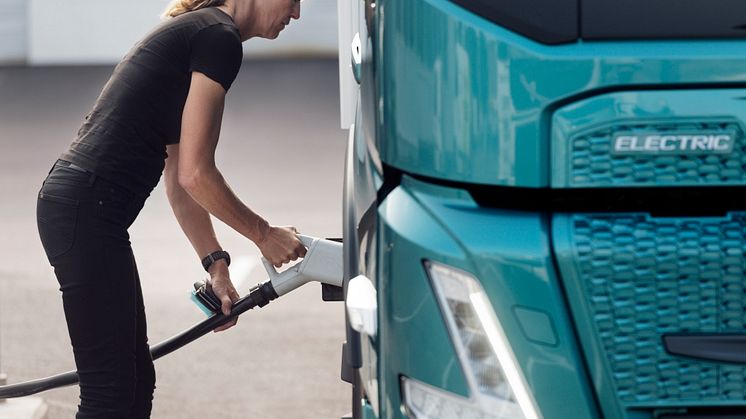 Öresundskraft och Volvo Truck Center  bygger Sveriges största publika laddstation för lastbilar i Helsingborg