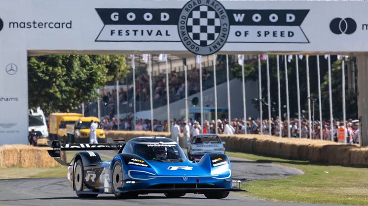 Den elektriske ID.R racer slår 20 gammel rekord på Goodwood Festival of Speed