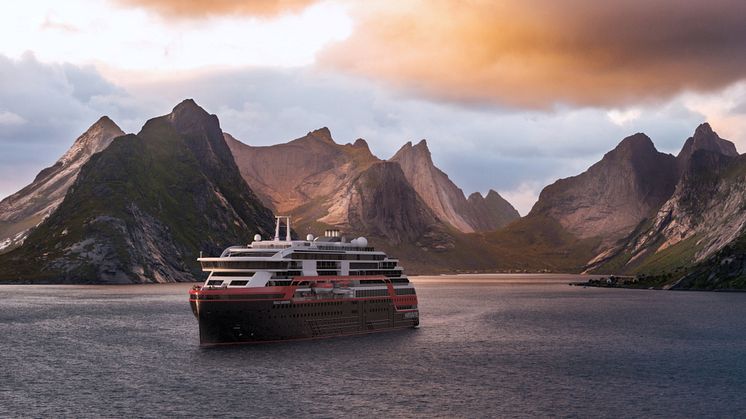 TO ALASKA: Hurtigruten expands expedition cruise programs with new and unique destinations. From 2020 Hurtigruten guests can explore the Alaskan wilderness. Photo: SHUTTERSTOCK 