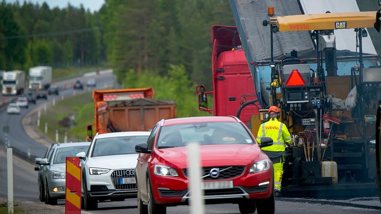 I sommar kommer Svevia att förbättra asfaltbeläggningen på cirka 55 kilometer väg inom Västerbotten. Foto: Patrick Trägårdh
