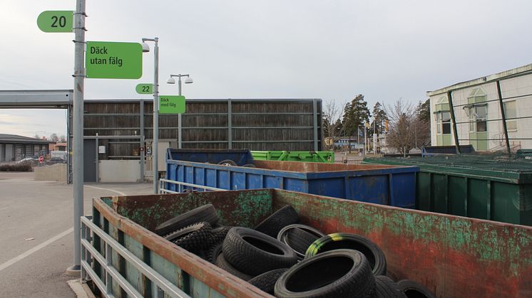 Lämna dina däck till återvinning på återvinningscentralen i Gävle, Sandviken, Skutskär och numera även i Hofors.