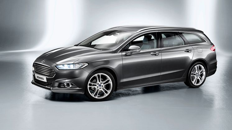 Ny Ford Mondeo med utvidet parkeringsassistanse, elektrisk rattstammeregulering og nytt hjuloppheng.