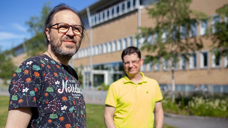 Kulturgeograferna Dieter Müller och Roger Marjavaara vid Umeå universitet ser att det finns många intressanta saker att titta på inom turismforskning i och med pandemin. Foto: Alekzandra Granath