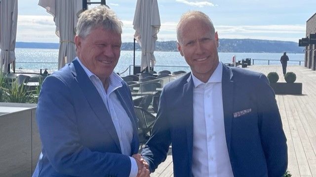 WaterCircles Forsikring har i dag signert ny og utvidet samarbeidsavtale med Hurtigruta Carglass®  for både WaterCircles Norge og WaterCircles Sverige.
