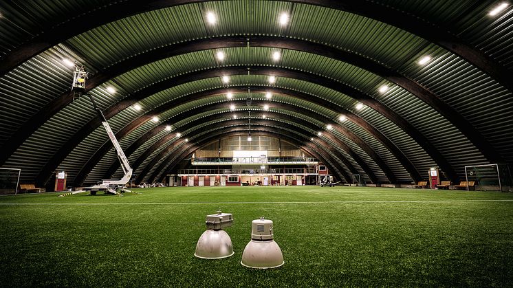 Rexel energieffektiviserar fotbollbollsanläggningar, som kan spara stora pengar.
