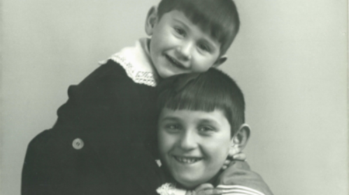 Robert Savosnick (3 år) og storebroren Michael, tatt i 1918. Foto: Arkivet etter Robert Savosnick / HL-senteret