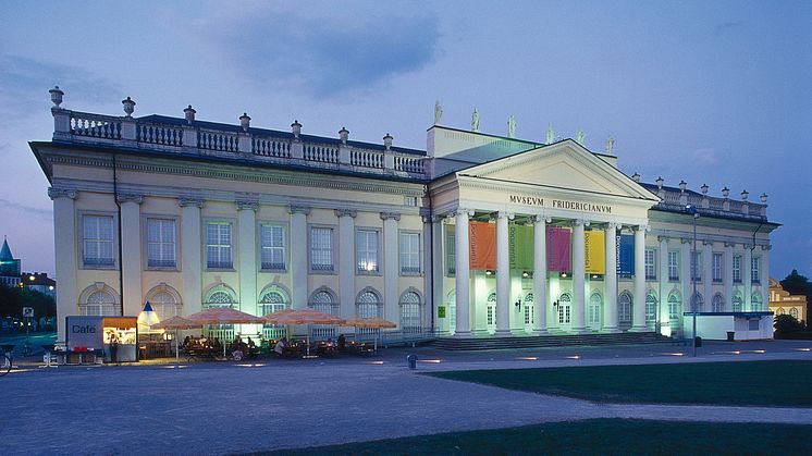 Kassel: Museum Fridericianum (1769-1779), Ausstellungsgebäude der documenta, abends ©DZT e.V. F: Torsten Krüger