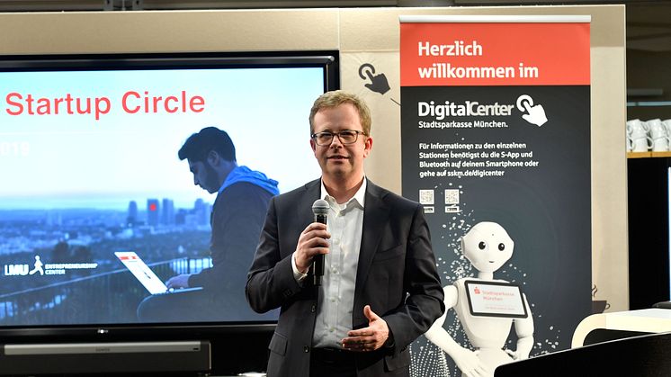 Dr. Bernd Hochberger, Vorstandsmitglied der Stadtsparkasse München, begrüßte die Gäste zum ersten Munich Startup Circle.