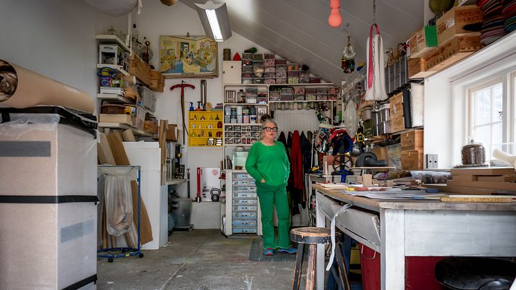 Hanne Tyrmi i sitt atelier på Stryken.