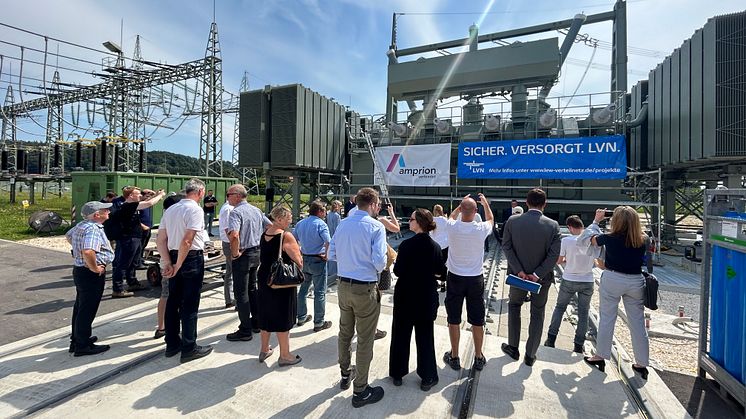 Ein neuer Transformator verstärkt im Umspannwerk Vöhringen die Verbindung zwischen regionalem Verteilnetz und europäischem Verbundnetz. Im August wurde er offiziell vorgestellt.