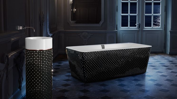 Ny kollektion fra Villeroy & Boch giver begrebet ’luksus’ en ny dimension. 6000 Swarovski krystaller indfattet i sort læder giver badekar og håndvask et råt og eksklusivt look
