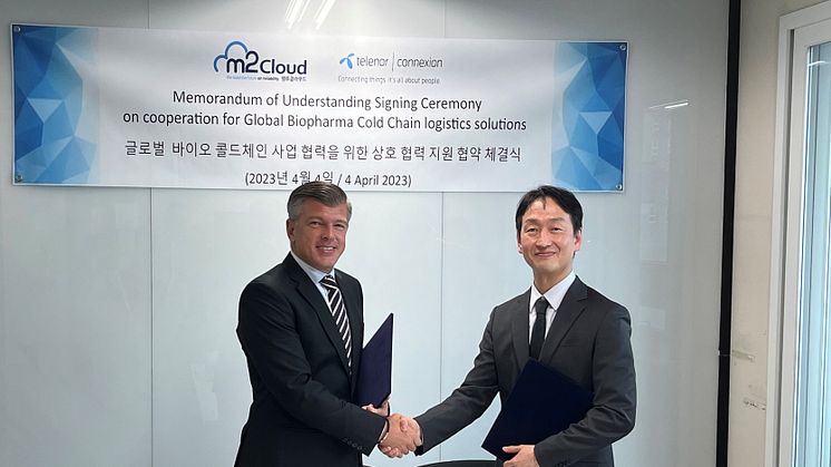 Mr Seth Ryding, CSO Global at Telenor Connexion, and Mr. Jinsoo Moon, CEO of M2Cloud at the signing ceremony.