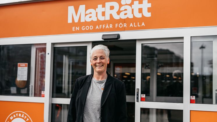 Områdeschef Ida-Lina Frisell Aasland framför en av våra MatRättsbutiker.