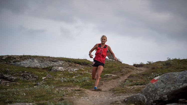 Ida Nilsson på väg mot seger i Kia Fjällmaraton 45K. Foto: Phil Gale/Fjällmaraton