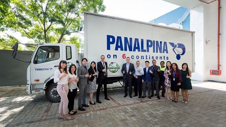 Thumbs up for greener transport: Panalpina and L’Oréal staff with the 24ft biodiesel truck. (Photo: Panalpina)