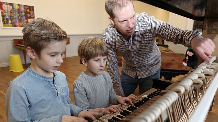 Grundschule Louisenlund besucht Lern- und Experimentierwerkstatt Musiculum
