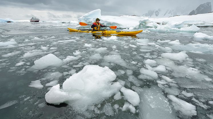 MS-Fram-in-Antarctica©Marsel-van-Oosten