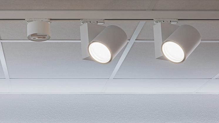 Photo: LTS Licht & Leuchten GmbH. Spotlights with Organic Response lighting control. The smart system enables dynamic adjustment of retail lighting and helps to reduce energy consumption by up to 70%.