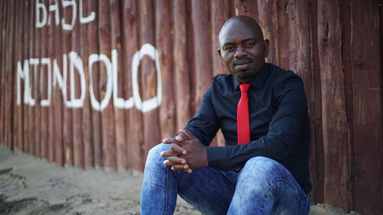 Människorättsaktivisten S’bu Zikode har kämpat för värdiga bostäder i Sydafrikas kåkstäder i över 15 år. Bild: Michael Jaspan