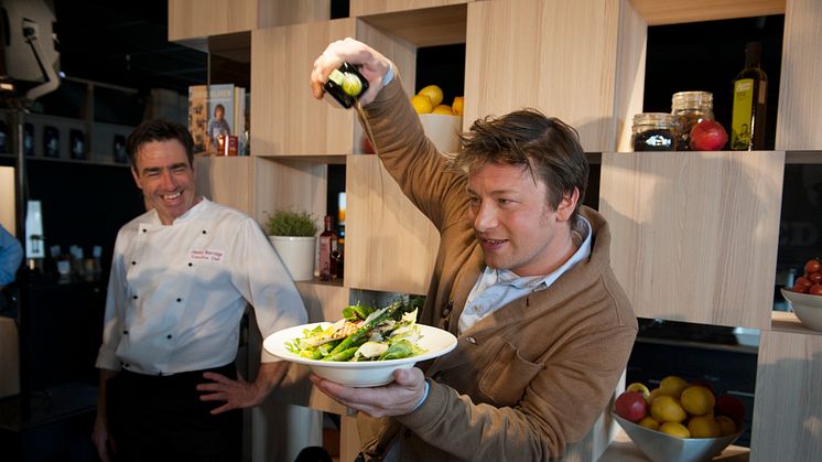 Jamie Oliver setter smak på Scandic-sommeren