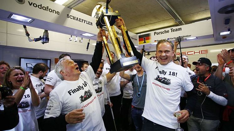 Dramatisk seger för Porsche på Le Mans