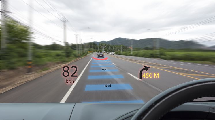 HUD technology in the car: an advance in driver information that provides greater safety and keeps your eyes on the road. (© MONOPOLY919/Shutterstock.com).