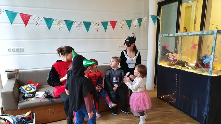 Buntes Aquarium im Kinderhospiz erfreut Kinder, Gäste und das Bärenherz-Team
