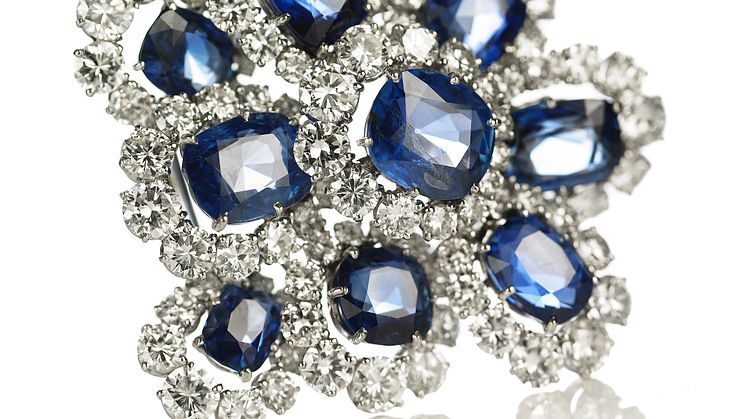 Van Cleef & Arpels: A sapphire and diamond brooch. Sold for EUR 97,500 / USD 107,000 (including buyer’s premium). 
