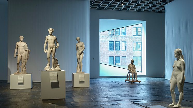 Charles Ray "Aluminum Girl" er en av seks skulpturer fra Astrup Fearnley Samlingen som vises i utstilligen "Like Life" på The Met Breuer i New York