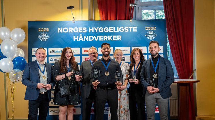 God stemning under kåringen 2022. Det var Robin Hundal (i midten) som gikk hjem med tittelen Norges Hyggeligste Håndverker. 