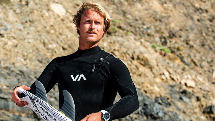 Marlon Lipke trägt die Instinct Solar Surf