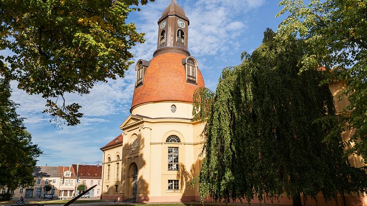 Die Kulturkirche Neuruppin ist der Veranstaltungsort des Brandenburgischen Tourismustages 2019 und der Vorstellung des Sparkassen-Tourismusbarometers (TMB-Fotoarchiv/Steffen Lehmann)