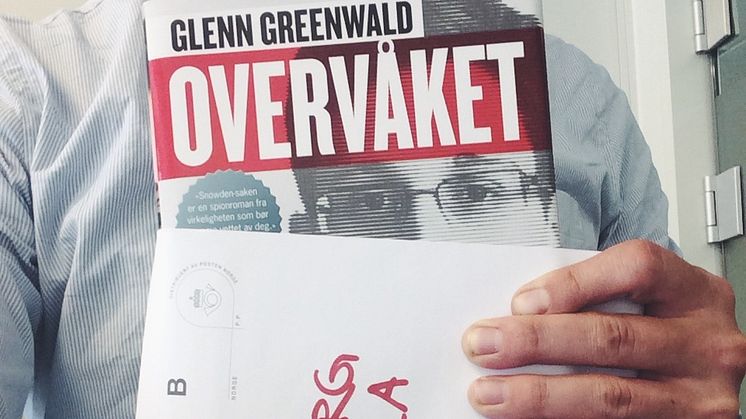 Sender Greenwalds bok om Snowden-saken til partilederne