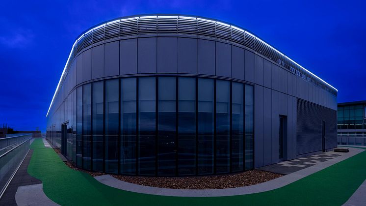Photo: Cloud 9 photography/ Fagerhult Lighting Ltd. Rooftop running track. The building even features a rooftop terrace with Scotland’s first rooftop running track around the entire top floor.