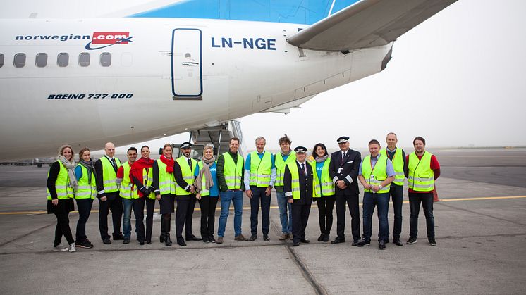 Group image of UNICEF and Norwegian's aid flight to Jordan