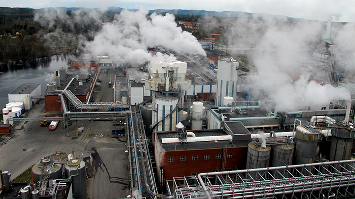 De stora massabruken är de största källorna för biogen koldioxid i Sverige. Bild från Iggesunds bruk. Foto: Kjell Andersson