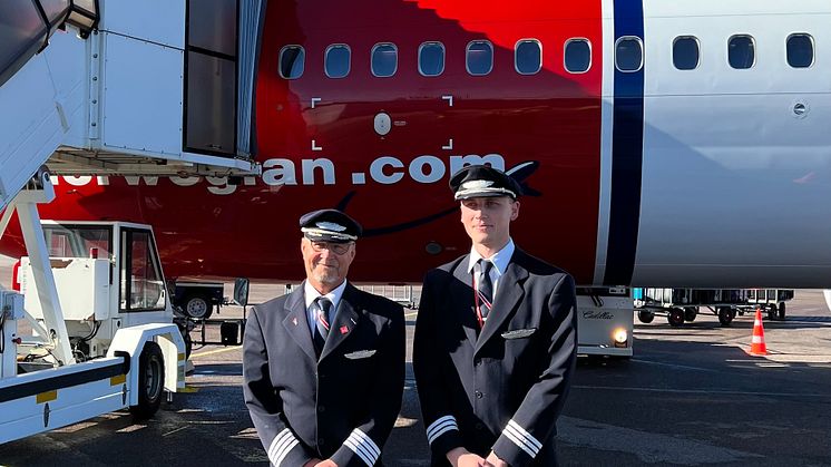 Kapten Erik Bonnevier och Styrman Joakim Berggren inför premiärflygningen på Växjö Småland Airport