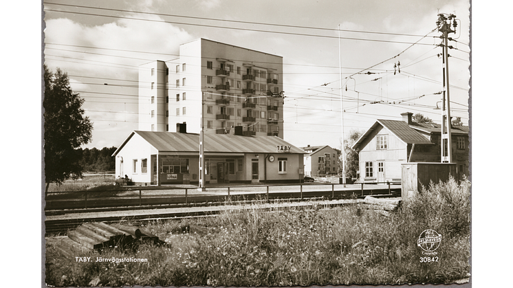 Vykort med Täby station, 1960.