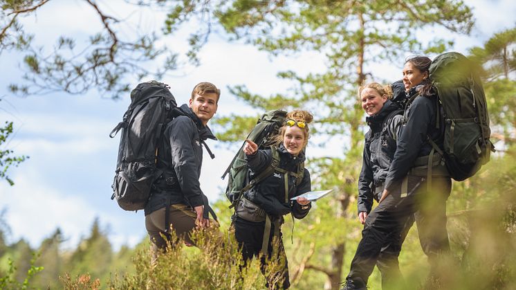 Realgymnasiets elever lär om naturturism tillsammans med WildSweden