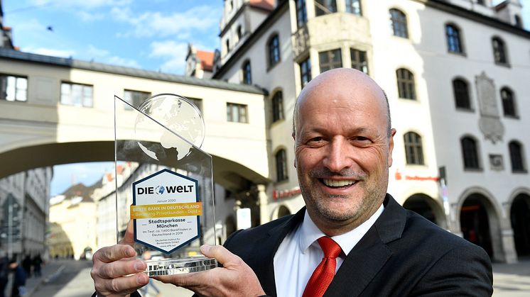 Ralf Fleischer, Vorstandsvorsitzender der Stadtsparkasse München freut sich über die Auszeichnung für die deutschlandweit beste Privatkundenberatung, die sein Haus bietet.