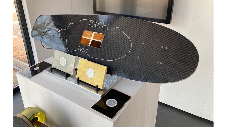 Ein Skateboard, an dem verschiedene Faserverbund-Materialtechnologien demonstriert werden, ist Bestandteil der Projekte, die von der TH Wildau auf dem Potsdamer Tag der Wissenschaften am 6. Mai vorgestellt werden. Bild: © TH Wildau
