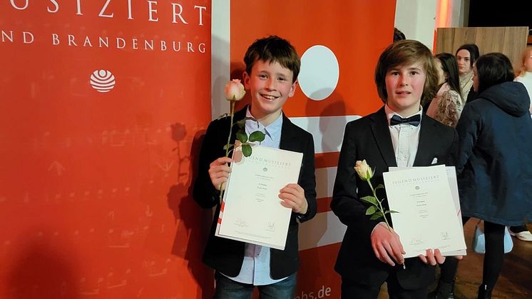 Freuen sich über erste Preise beim Landeswettbewerb Jugend Musiziert 2023: Mika Irrgang und Richard Zerche. Foto: privat
