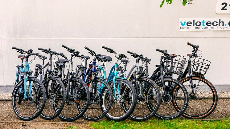 Technical laboratory test of eight city/commuter bicycles in the mid-price range