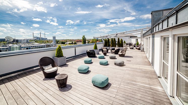 Pro7-Terrasse in München: Über den Dächern der Landeshauptstadt wurde diese Dachterrasse des TV-Senders mit Kebony gestaltet. 