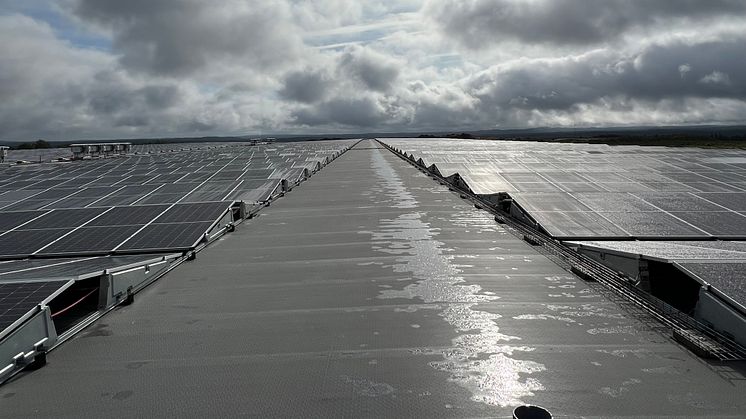 Svenska Retursystems solcellstak i Vaggeryd är ett av Sveriges största