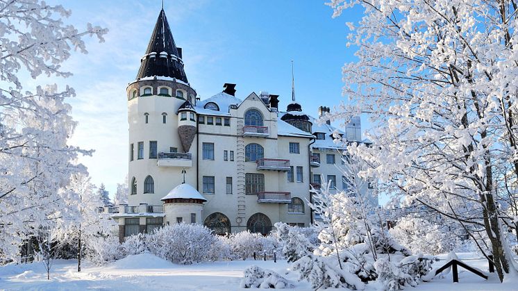 Scandic Imatran Valtionhotelli on satumainen näky talviasussaan.